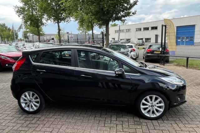 Ford Fiesta (2017) thumbnail 5