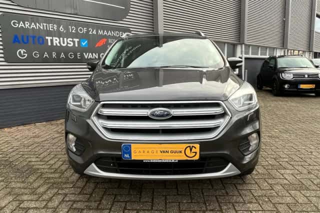 Ford Kuga (2018) thumbnail 2