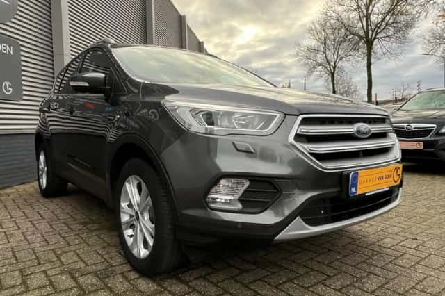 Ford Kuga (2018) thumbnail 4