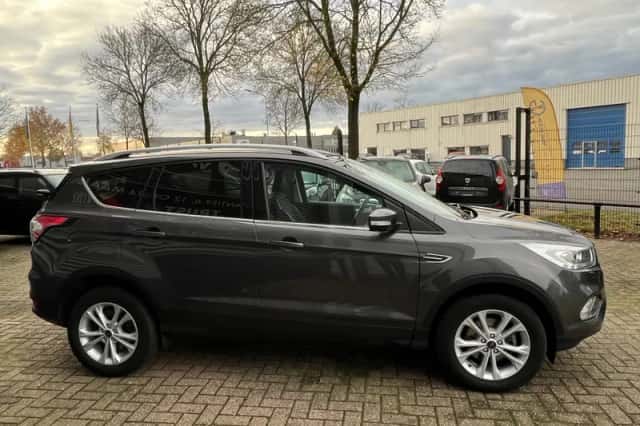 Ford Kuga (2018) thumbnail 5