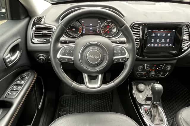 Jeep Compass (2018) thumbnail 2