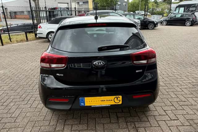 Kia Rio (2017) thumbnail 6