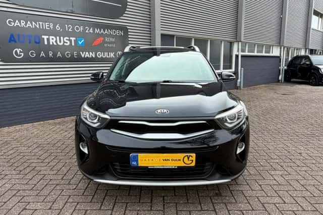 Kia Stonic (2018) thumbnail 2