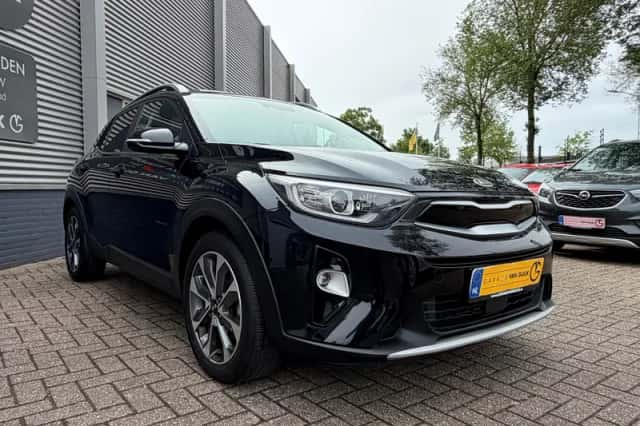 Kia Stonic (2018) thumbnail 4