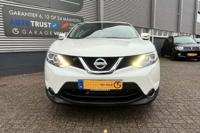 Nissan Qashqai (2015) thumbnail 2