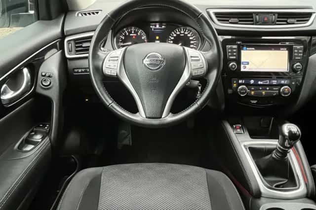 Nissan Qashqai (2015) thumbnail 3