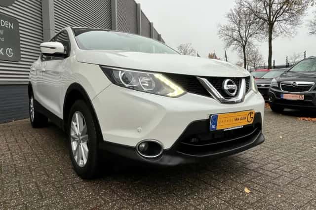Nissan Qashqai (2015) thumbnail 4