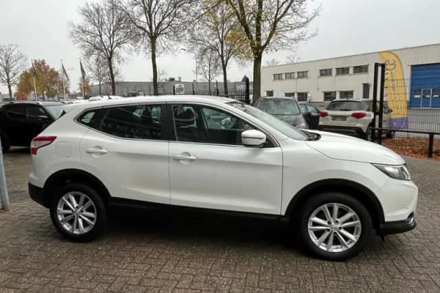 Nissan Qashqai (2015) thumbnail 5