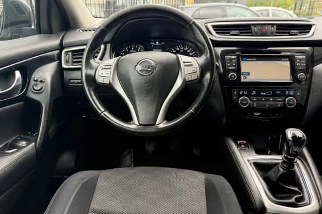 Nissan Qashqai (2015) thumbnail 2