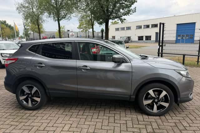Nissan Qashqai (2015) thumbnail 5