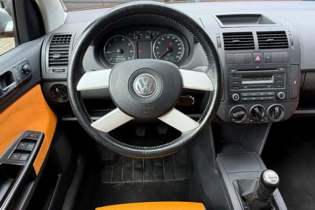 Volkswagen Polo (2008) thumbnail 3