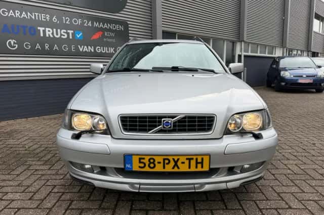 Volvo V40 (2005) thumbnail 3