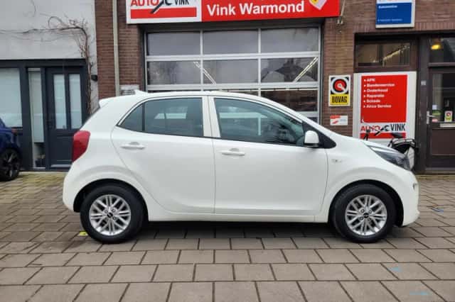 Kia Picanto (2022) thumbnail 4
