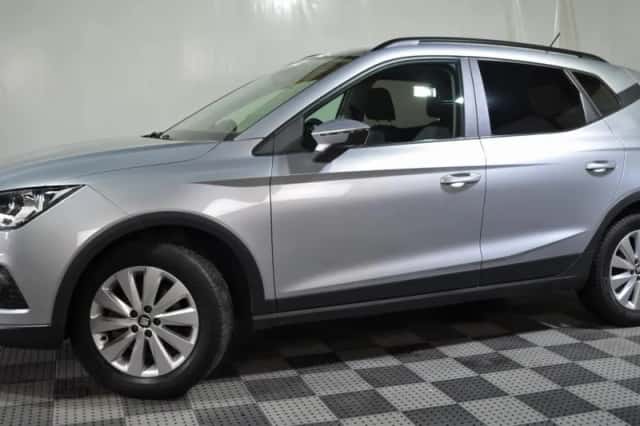 SEAT Arona (2019) thumbnail 3