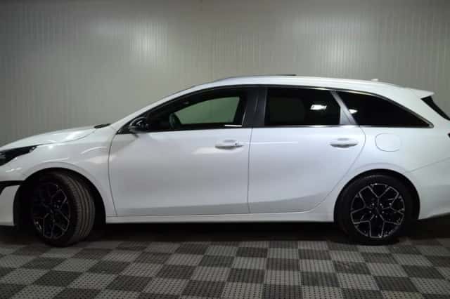Kia Ceed Sportswagon (2023) thumbnail 3