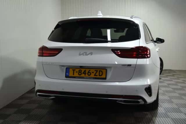 Kia Ceed Sportswagon (2023) thumbnail 4