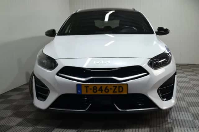 Kia Ceed Sportswagon (2023) thumbnail 5