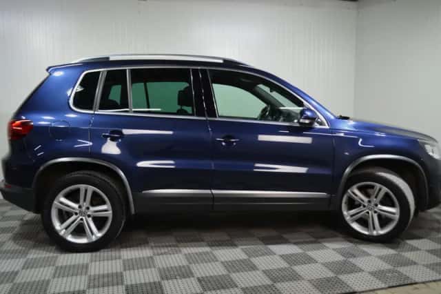 Volkswagen Tiguan (2015) thumbnail 2