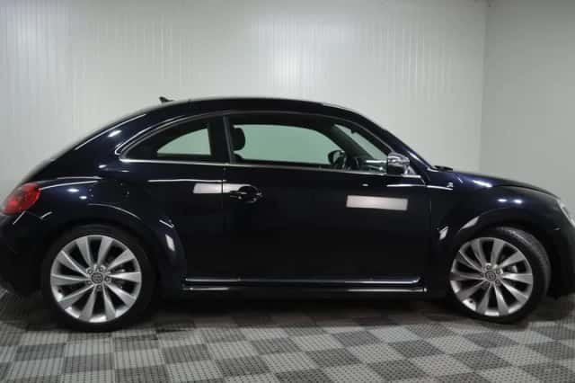 Volkswagen Beetle (2012) thumbnail 2