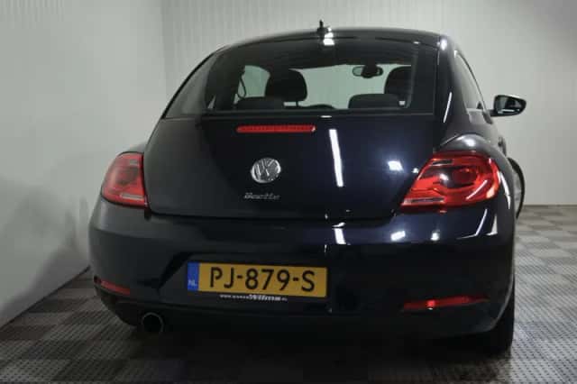 Volkswagen Beetle (2012) thumbnail 4