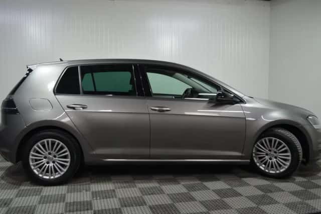 Volkswagen Golf (2017) thumbnail 2