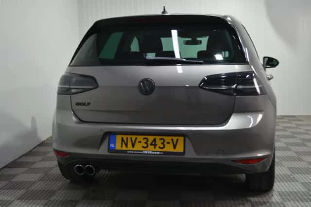 Volkswagen Golf (2017) thumbnail 4
