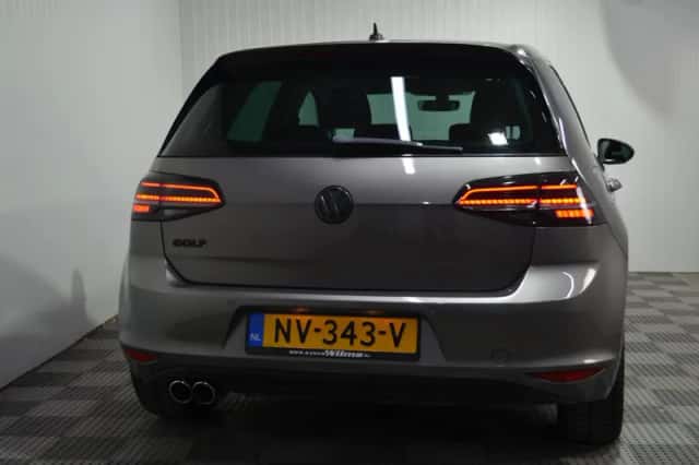 Volkswagen Golf (2017) thumbnail 5