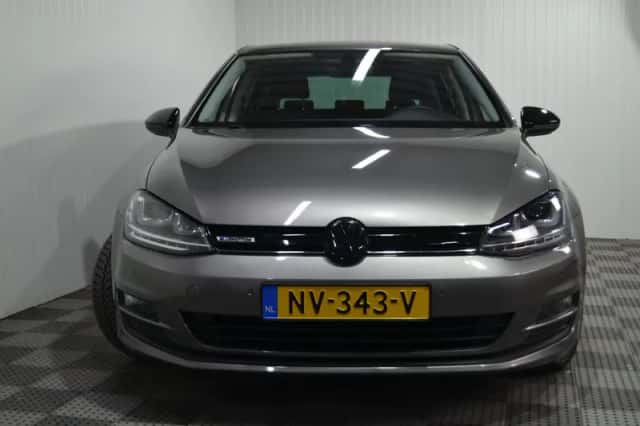 Volkswagen Golf (2017) thumbnail 6