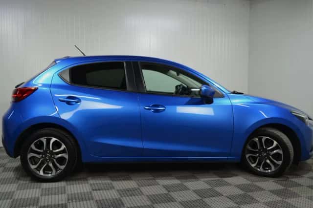 Mazda 2 (2016) thumbnail 2