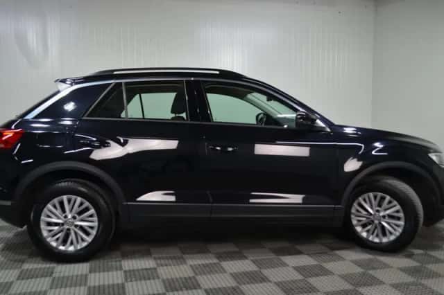 Volkswagen T-Roc (2019) thumbnail 2