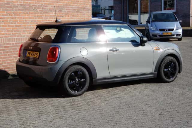 MINI One (2017) thumbnail 2
