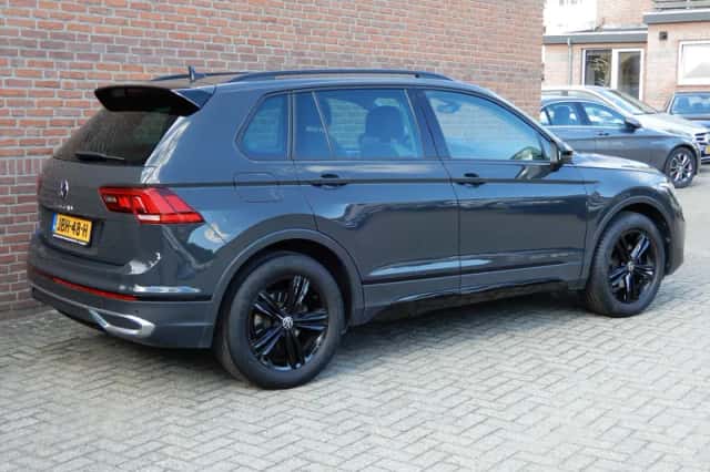 Volkswagen Tiguan (2023) thumbnail 2