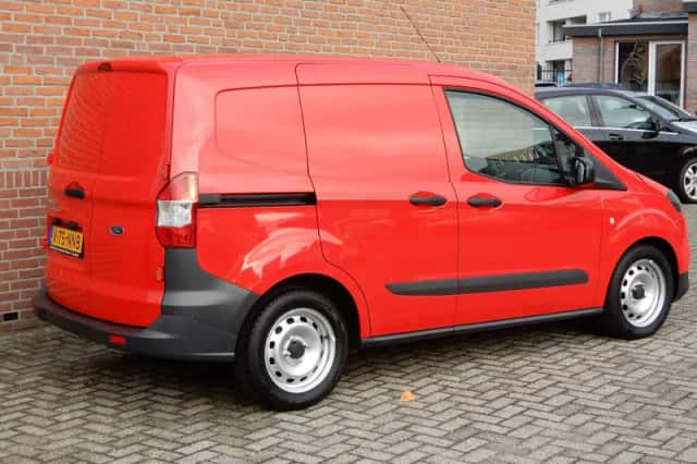 Ford Transit Courier (2022) thumbnail 5