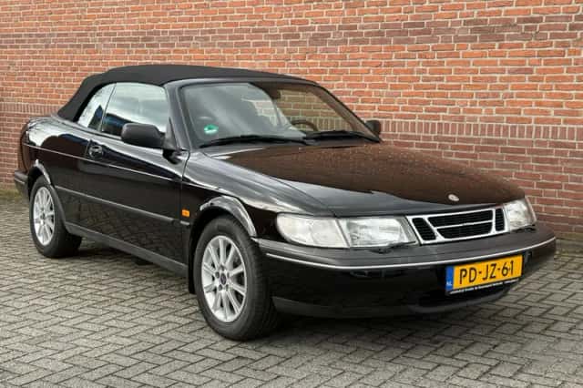 Saab 900 (1996) thumbnail 2