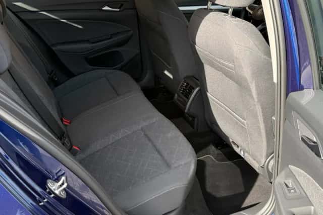 Volkswagen Golf (2024) thumbnail 4
