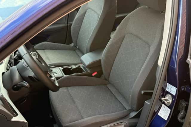 Volkswagen Golf (2024) thumbnail 5