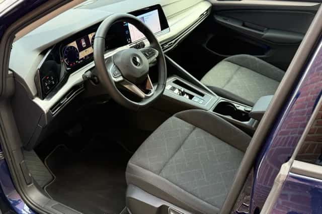 Volkswagen Golf (2024) thumbnail 6