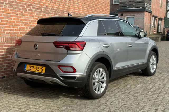 Volkswagen T-Roc (2025) thumbnail 2