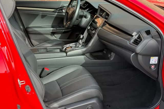 Honda Civic (2020) thumbnail 3