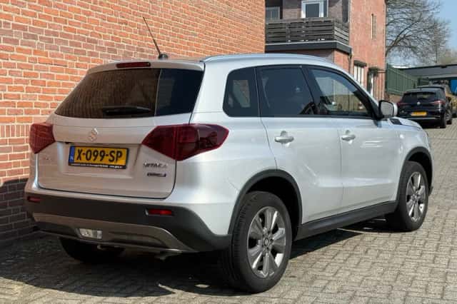Suzuki Vitara (2023) thumbnail 2