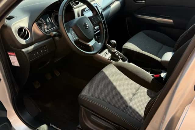 Suzuki Vitara (2023) thumbnail 6