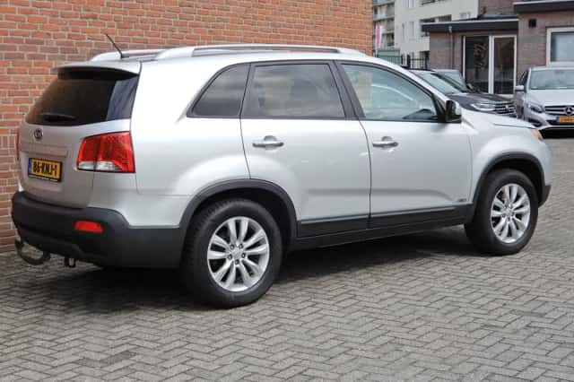 Kia Sorento (2010) thumbnail 2