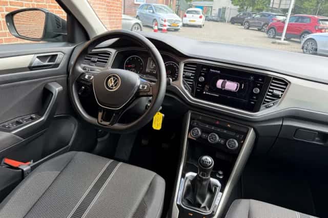 Volkswagen T-Roc (2021) thumbnail 6
