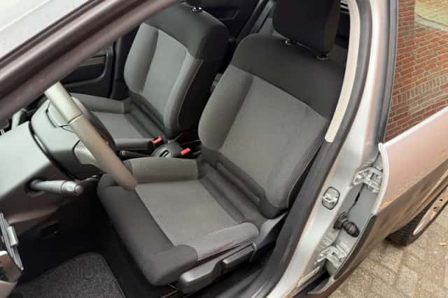 Citroën C4 (2015) thumbnail 6