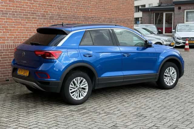Volkswagen T-Roc (2023) thumbnail 2