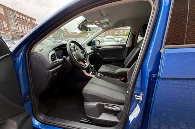 Volkswagen T-Roc (2023) thumbnail 5