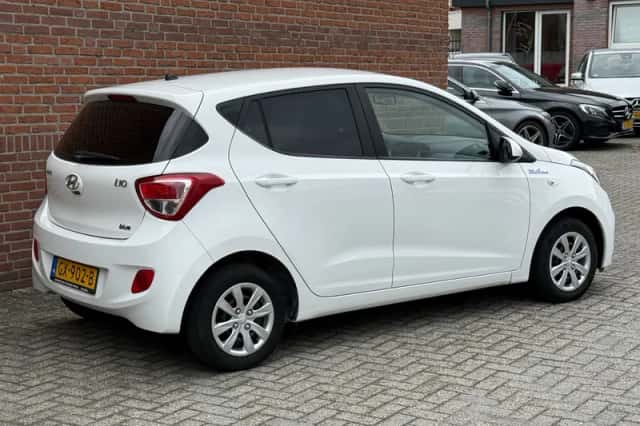 Hyundai i10 (2016) thumbnail 2