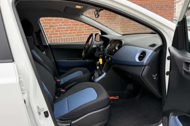 Hyundai i10 (2016) thumbnail 3