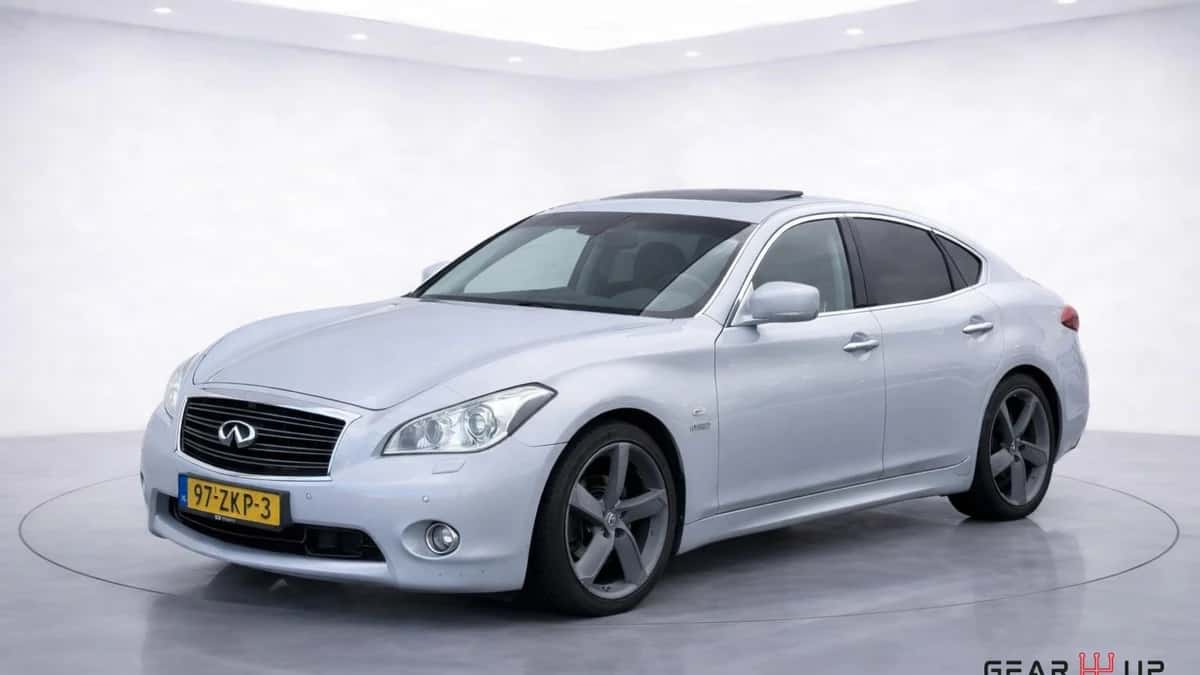 Infiniti M (2011) — foto 1