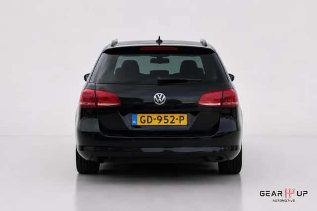 Volkswagen Passat (2014) thumbnail 3